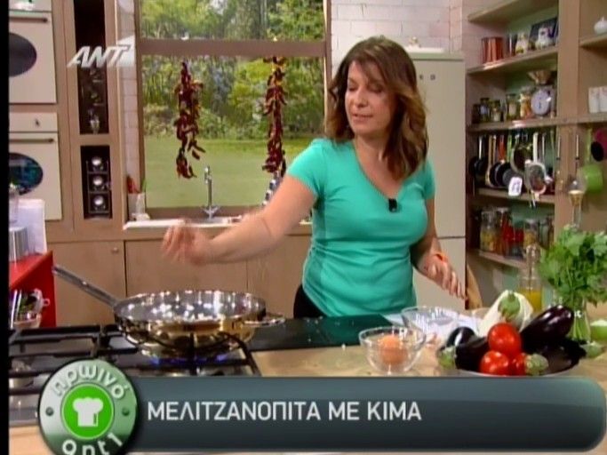 Μελιτζανόπιτα με κιμά από την Αργυρώ Μπαρμπαρίγου