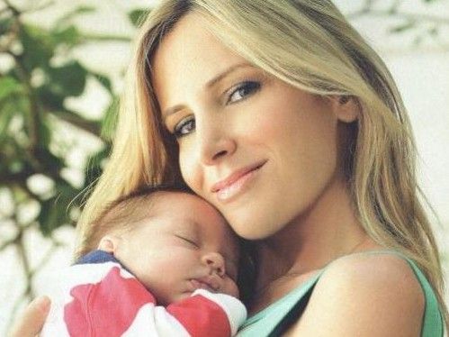 Τζούλη Αγοράκη: “Η καρδιά μου χτυπάει πλέον στο σώμα του γιου μου”