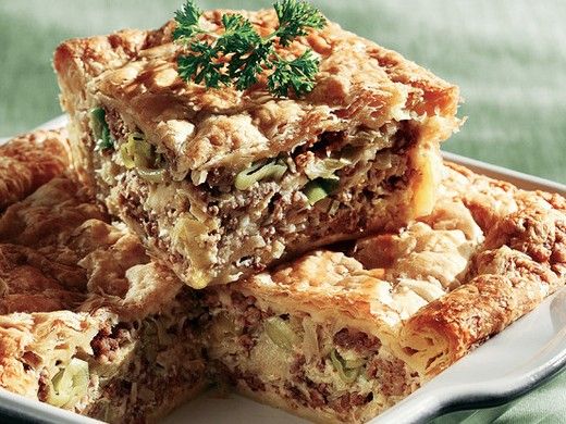 Τραγανή πρασόπιτα με κιμά από την Αργυρώ Μπαρμπαρίγου