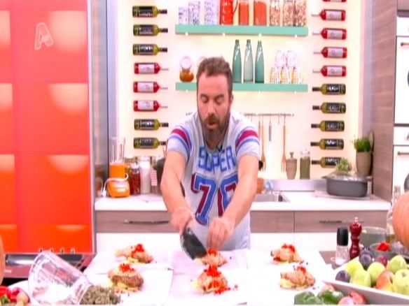 Μπουτάκια κοτόπουλου στη λαδόκολλα από τον Βασίλη Καλλίδη