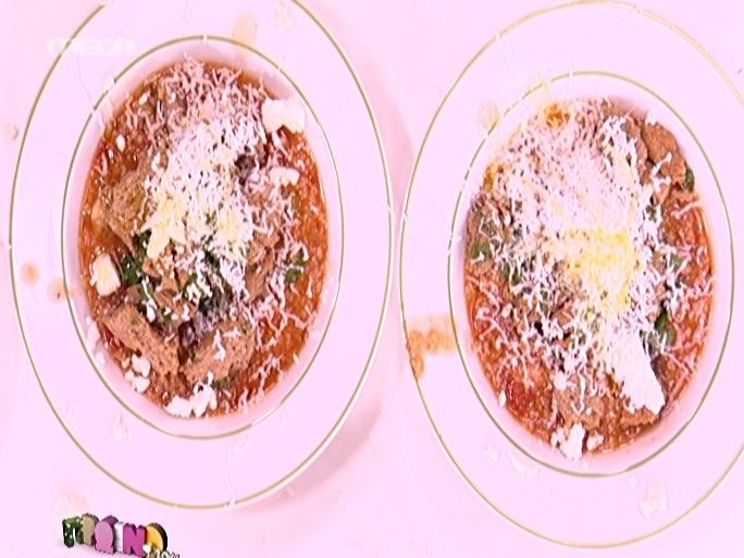 Ντοματένια σούπα με γλυκό τραχανά από τον Άκη Πετρετζίκη