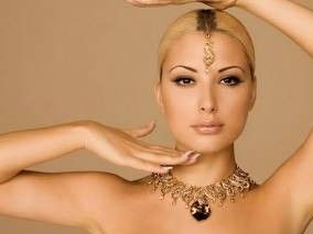 Η… Βουλγάρα Πάολα τραγουδάει το “Να μ’ αφήσεις ήσυχη θέλω”-Ακούστε το!