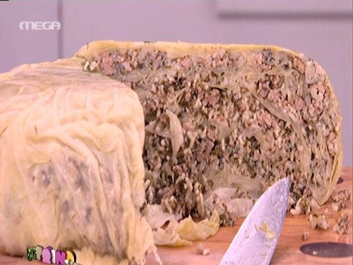 Ο Άκης Πετρετζίκης φτιάχνει λαχανοντολμάδες!