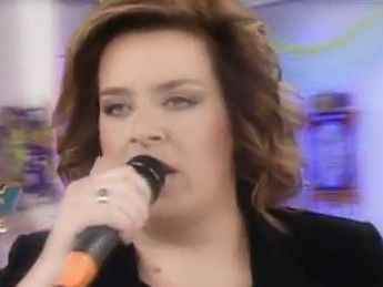 Η Γωγώ Τσαμπά τραγουδάει live το “Δεν σου κάνω τον Άγιο” Video