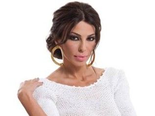 “Χωρίς δεκάρα” τραγουδάει η Κέλλυ Κελεκίδου