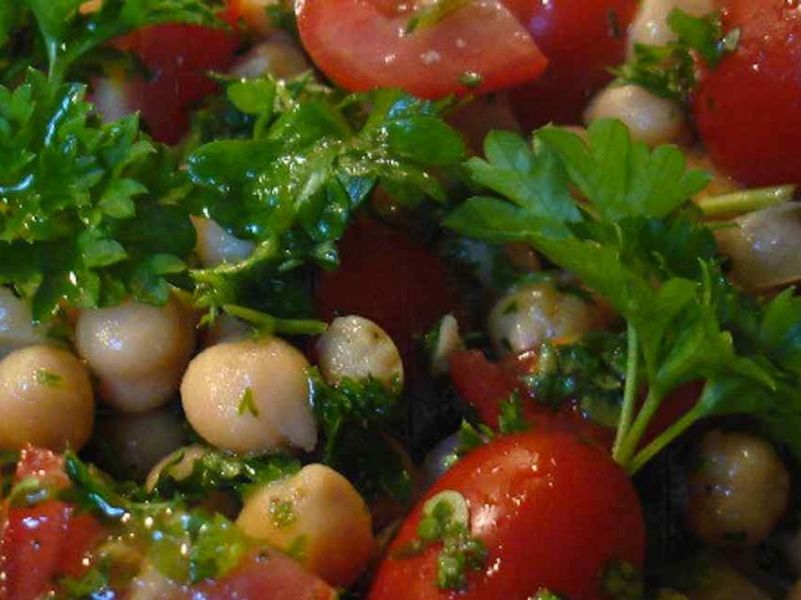 Σαλάτα με ρεβύθια από τον Άκη Πετρετζίκη