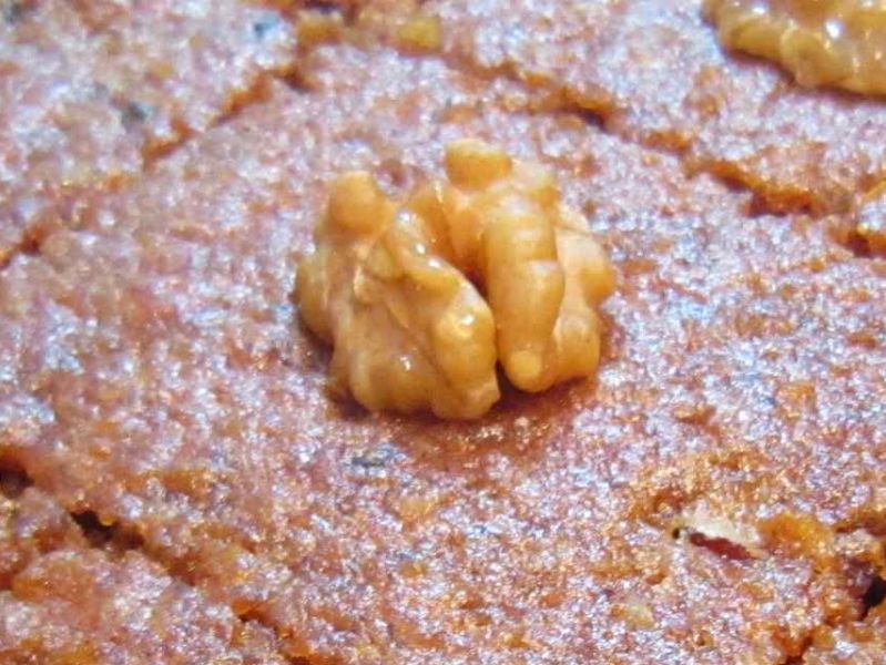 Καλοκαιρινή καρυδόπιτα με κολοκυθάκια του Άκη Πετρετζίκη