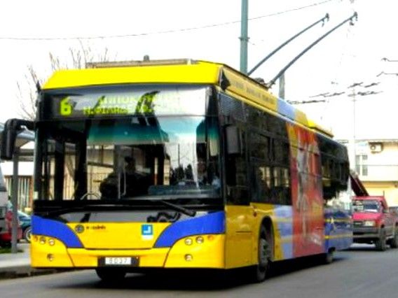 Ξυλοκόπησαν άγρια οδηγό τρόλεϊ στον Πειραιά για ένα κορνάρισμα: Στο νοσοκομείο με τραύματα στο κεφάλι το θύμα