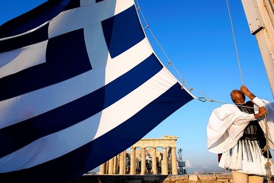Γιατί η ελληνική σημαία είναι κuανόλευκη και έχει 9 λωρίδες;