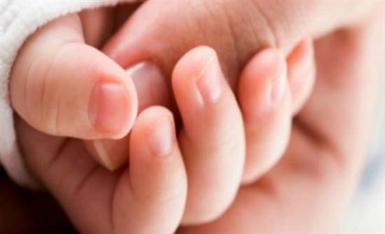 Χανιά: Το βρέφος που έπεσε από μπαλκόνι, συνεχίζει να νοσηλεύεται διασωληνωμένο στη ΜΕΘ ΠΑΓΝΗ