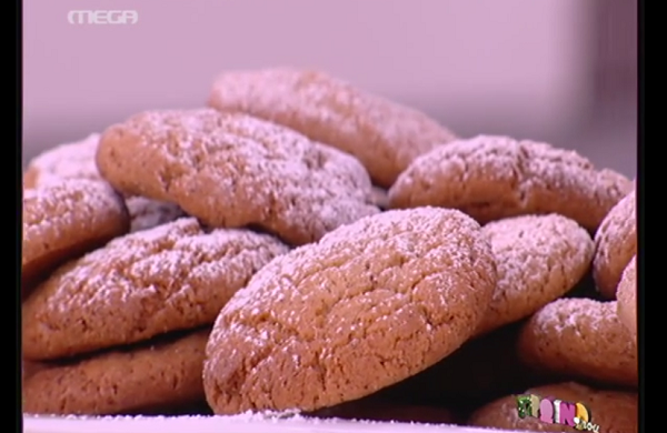 Ο Άκης Πετρετζίκης φτιάχνει μπισκότα με κανέλα στο «Πρωινό mou» (Video)