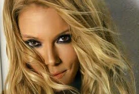 Η Βίκυ Καγιά αποκαλύπτει την ηλικία της! Πόσων χρονών είναι;