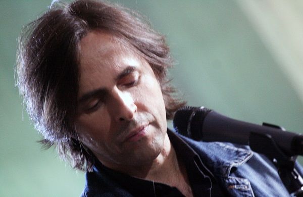 Ο Βασίλης Λέκκας τραγουδά Μάνο Χατζηδάκι