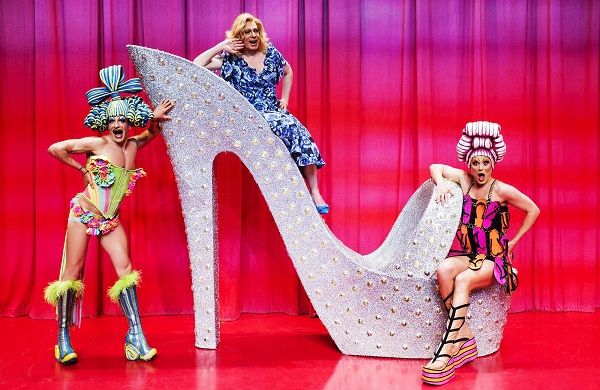 «Priscilla»: Για 6 τελευταίες παραστάσεις στο θέατρο Badminton