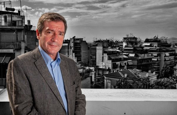 Γιώργος Καμίνης: Δείτε τον Δήμαρχο Αθηναίων με τη σύζυγο του στο Εθνικό θέατρο.