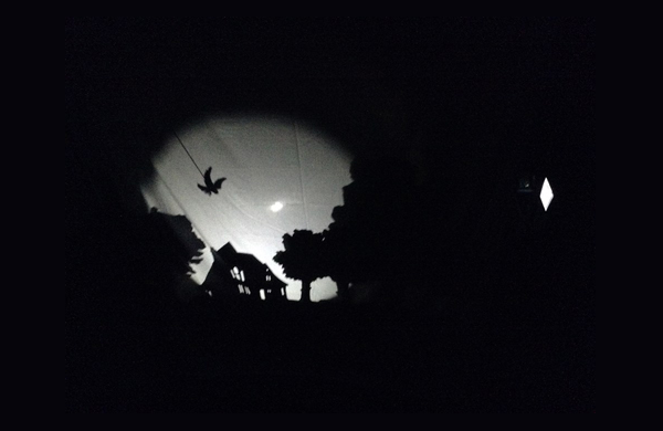 «Το κορίτσι που ήθελε να αγγίξει το μισοφέγγαρο» σε διπλή εκδοχή στο θέατρο «Τ»