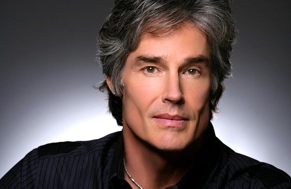 Ρον Μος: Αυτή είναι η ζωή του αγέραστου ζεν πρεμιέ της σαπουνόπερας!