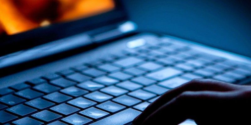 Ποινική δίωξη για τις ύβρεις ιστοσελίδας κατά του Βαγγέλη Γιακουμάκη