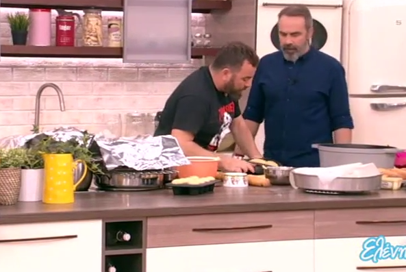 Πασχαλινά τσουρέκια από τον Βασίλη Καλλίδη (Video)