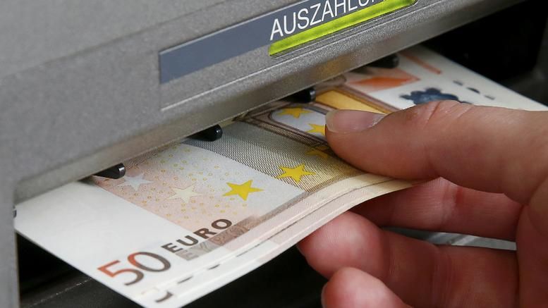 Μεγάλη προσοχή: Έτσι μας κλέβουν στα ATM – Πώς θα καταλάβετε αν είναι «παγιδευμένο»