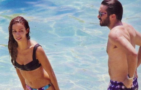 Ελένη Φουρέιρα- Σπυράγγελος Λυκούδης: Τρυφερές στιγμές και παιχνίδια στη θάλασσα (Φωτογραφίες)