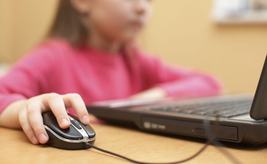 Ποια είναι η κατάλληλη ηλικία για να κάνει το παιδί χρήση του Διαδικτύου;