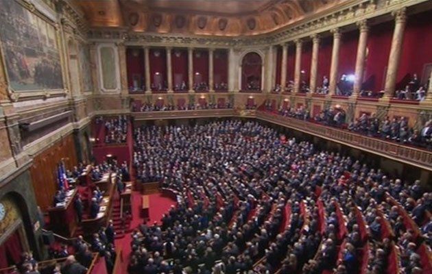 Όταν Γαλλική Εθνοσυνέλευση και Γερουσία τραγούδησαν τη Μασσαλιώτισα (video) -Ίσως η πιο συγκινητική στιγμή στη σύγχρονη γαλλική ιστορία