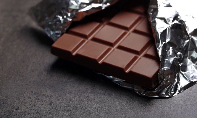 Δείτε τι κάνει η σοκολάτα στον εγκέφαλό σας – Έρευνα με πολύ… φαιά ουσία