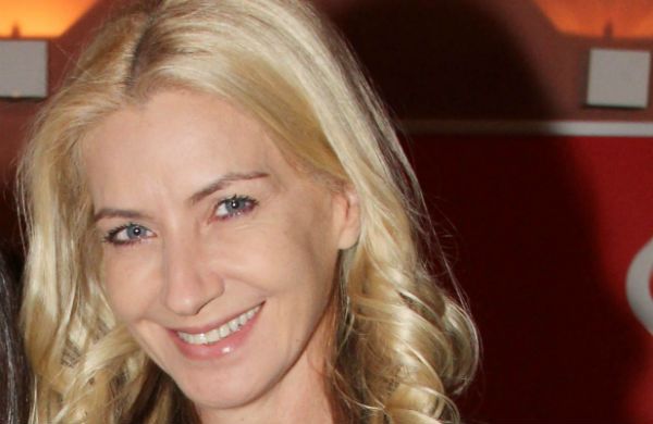 Γνωστός γιατρός, πατέρας των 3 παιδιών της: Ο γοητευτικός σύζυγος της Λένας Αρώνη που απεχθάνεται τα “φώτα”