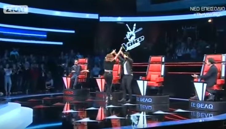 Χαμός στο “The Voice”! Ο Σάκης Ρουβάς και η Έλενα Παπαρίζου χόρεψαν ικαριώτικο στο πλατό! (Video)
