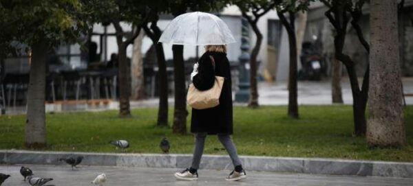 Συννεφιά και βροχές -Σε ποιες περιοχές θα χιονίσεi