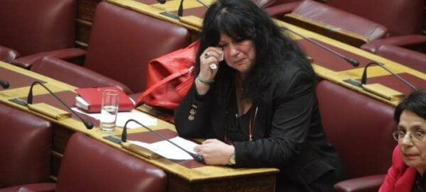 Ξέσπασε σε κλάματα στη Βουλή, η Αννα Βαγενά