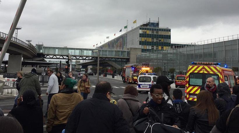 Παρίσι: Πανικός και πυροβολισμοί στο αεροδρόμιο Ορλί