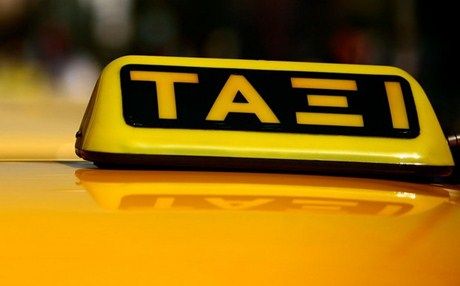 Τρόμος για οδηγό ταξί στο Μενίδι: «Καρφώθηκε» αδέσποτη σφαίρα στη διάρκεια κούρσας