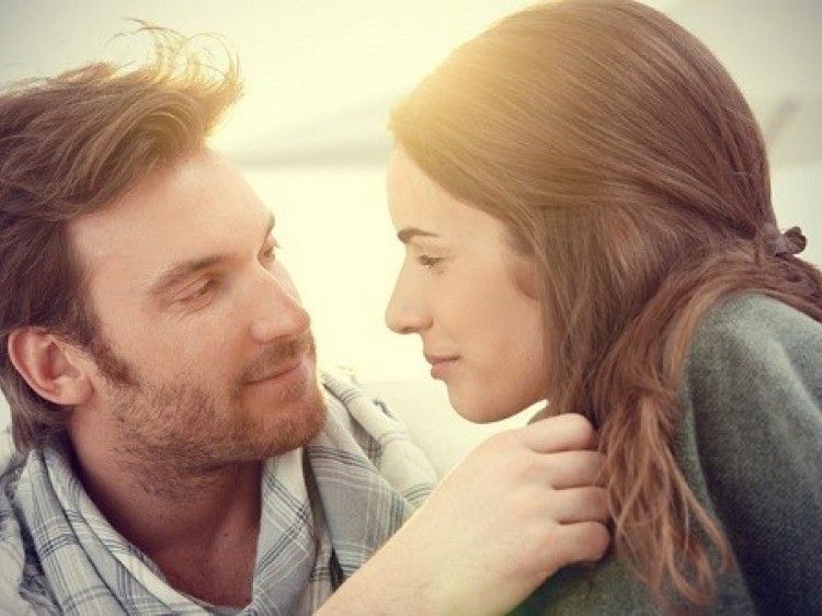 6 τρόποι που οι άνδρες δείχνουν την αγάπη τους σε μια γυναίκα