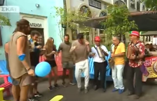Ο χορός του Σάκη Ρουβά στον Άγιο Δομίνικο και η συνάντησή του με τους “Μαχητές” (Video)