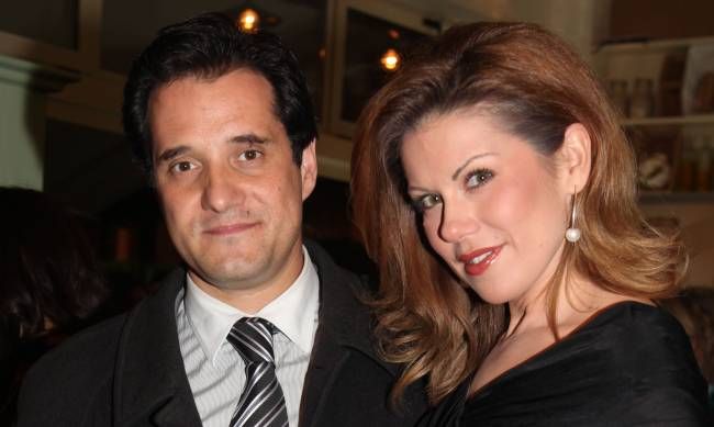 Ευγενία Μανωλίδου: Η φωτογραφία που ανέβασε με τον Άδωνη Γεωργιάδη και τον μικρό τους γιο να φορούν τα ίδια σορτσάκια!