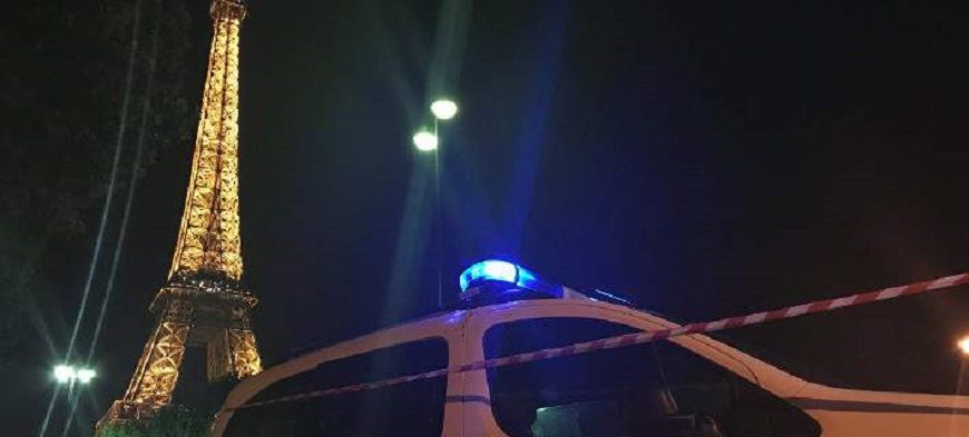 Νύχτα τρόμου στο Παρίσι: Εκκενώθηκε ο πύργος του Αϊφελ -Περιστατικό με όπλο