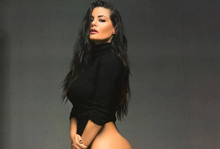 Μαρία Κορινθίου: Η καυτή της φωτογράφιση…προκάλεσε αντιδράσεις! Η απάντηση της (Video)