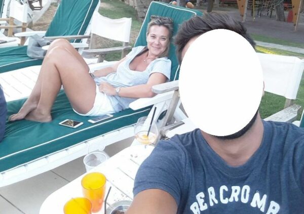 Είναι η αδελφή πολύ γνωστού δημοσιογράφου- Μοιάζουν μεταξύ τους;