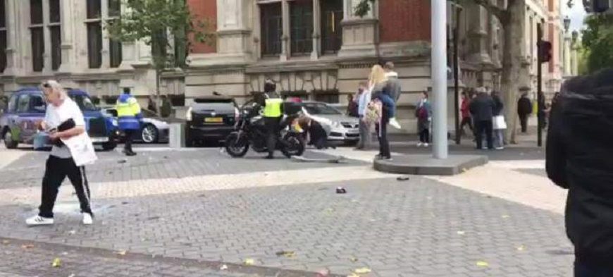 Αυτοκίνητο έπεσε πάνω σε πεζούς έξω από Μουσείο στο Λονδίνο -11 τραυματίες