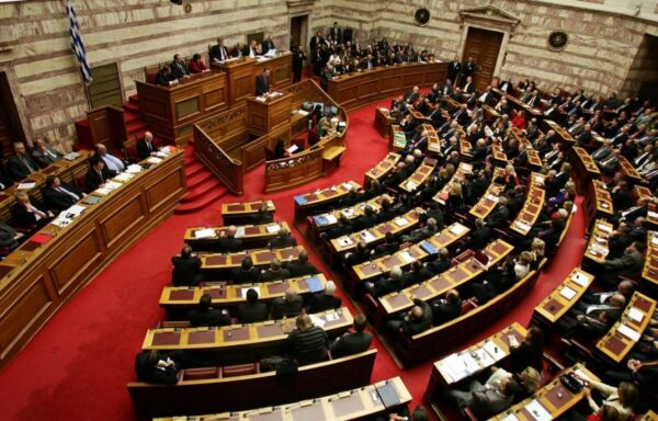 “Kακό για το πνεύμα είναι η παρουσία των βουλευτών μέσα στη Βουλή και οι ανοησίες που λένε και όχι το Survivor