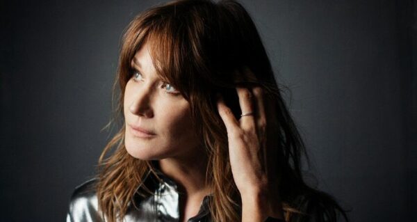 Η Carla Bruni στην Αθήνα για δύο συναυλίες στο Παλλάς στις 23 και 24 Οκτωβρίου