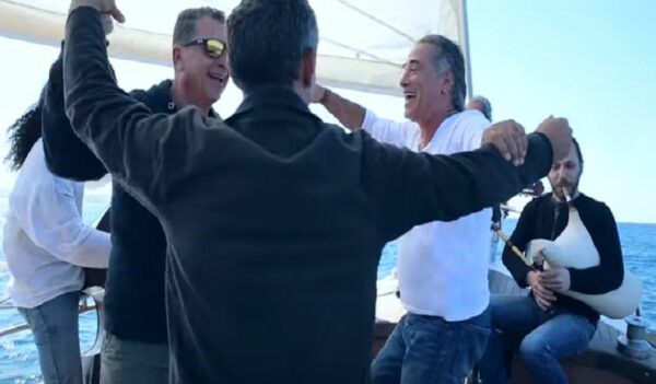 Το νέο video clip του Παντελή Θαλασσινού που γυρίστηκε στην Πάρο ξεσηκώνει! (Photos & Video)