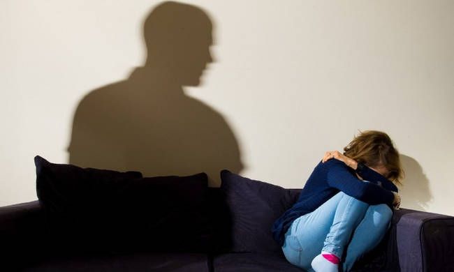 Φρίκη στη Ζάκυνθο: Πατέρας βίαζε επανειλημμένα την ανήλικη κόρη του