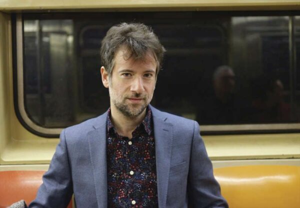 Κωστής Μαραβέγιας: “Φυσικά και δεν με ενοχλεί να βγάζει κάποιος φωτογραφίες…”