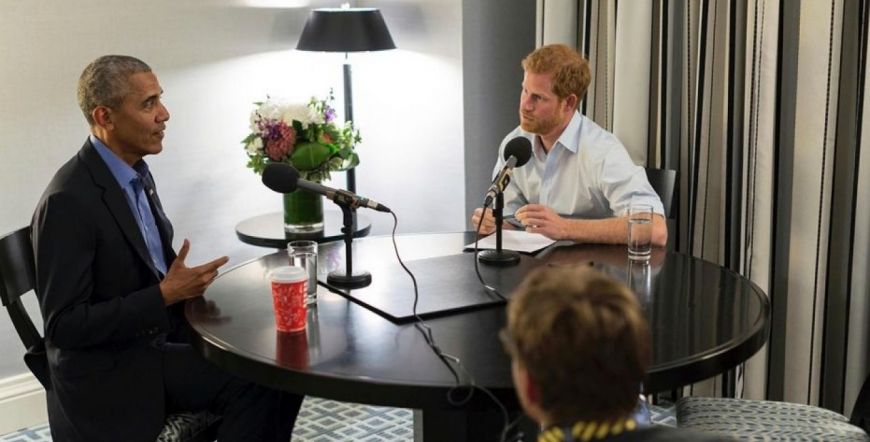 Εδώ Λονδίνο, ακούτε BBC: Ο πρίγκιπας Χάρι παίρνει συνέντευξη από τον Μπαράκ Ομπάμα (video)