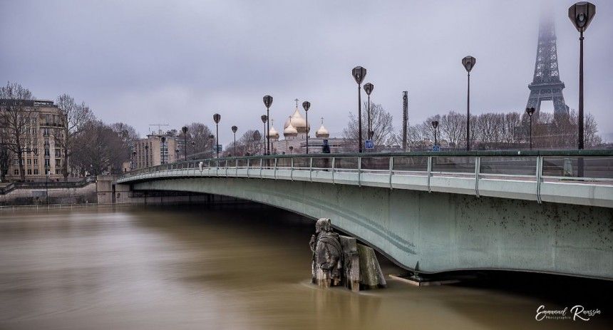 Ο Σηκουάνας υπερχειλίζει και οι φωτογραφίες από το Παρίσι γίνονται viral