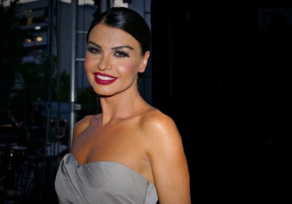Νίνα Λοτσάρη: Πόζαρε με μπικίνι και “τρέλανε” το instagram- Το σχόλιο για τις ραγάδες της και την “πειραγμένη” φωτογραφία