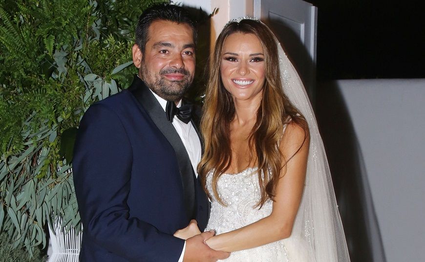 Ελένη Τσολάκη: Η πρώτη δημόσια εμφάνιση με τον σύζυγό της, Παύλο Πετρουλάκη, πέντε μήνες μετά τον γάμο τους!